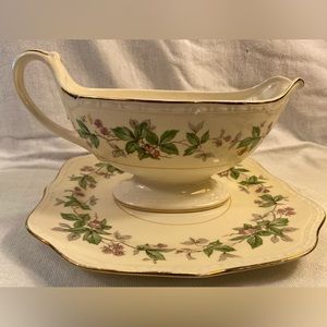 Homer Laughlin Gravy boat with plate